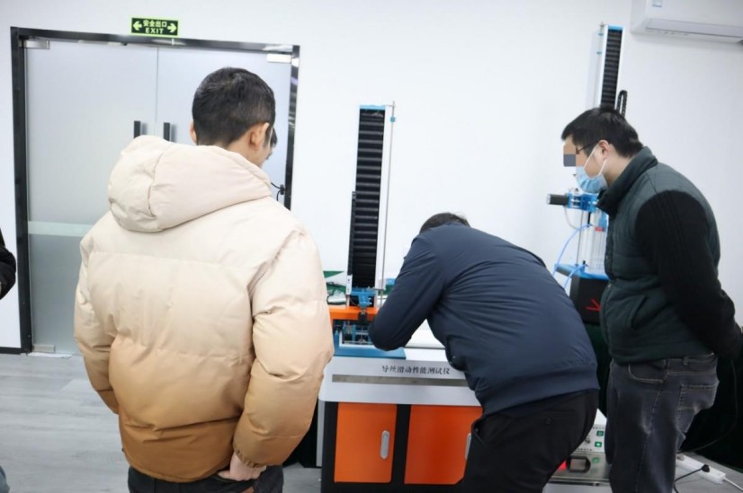 導(dǎo)絲滑動性能測試儀：江蘇XX公司蒞臨我司上海理濤進(jìn)行設(shè)備考察